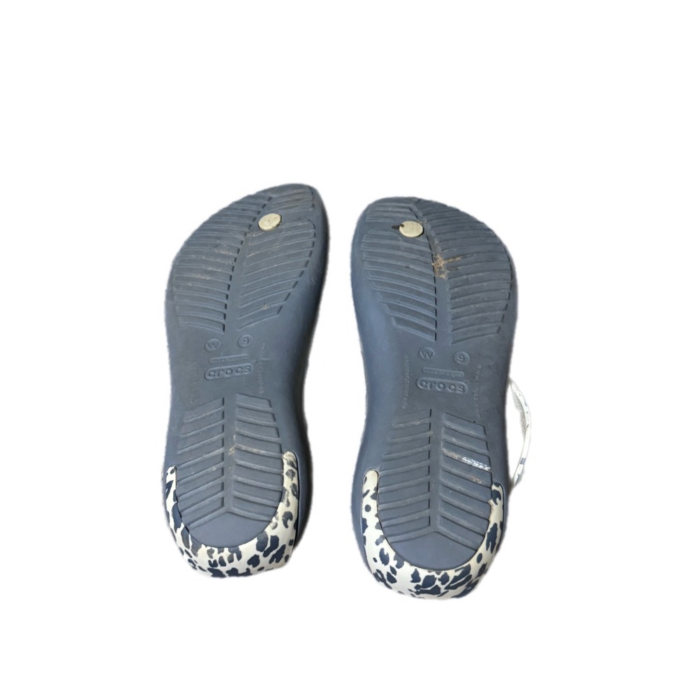 Crocs Sexi Flip Sandals Womens 9 Grey Leopard Print Excellent T-Strap Flat - Picture 9 of 9